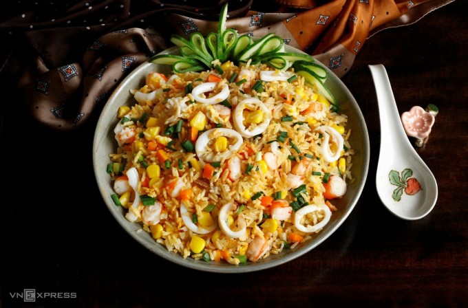 Lưu ý khi làm món cơm rang hải sản tại nhà - 4