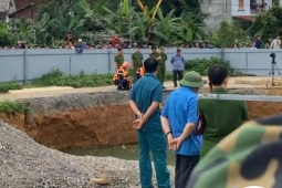 Danh tính người đi xe máy mất tích khi lao xuống  hố tử thần  trên quốc lộ