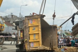 Vụ xe tải lật vào nhà dân ở Quảng Ngãi: Thêm một nạn nhân không qua khỏi