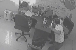 Bác sĩ đâm đồng nghiệp trong phòng khám ở Đồng Nai