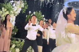 Phù rể cầu hôn nhầm người gây náo loạn đám cưới