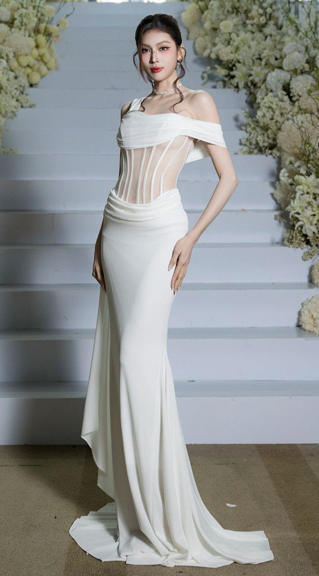 Thanh Thủy gặp sự cố trên sàn catwalk - 5