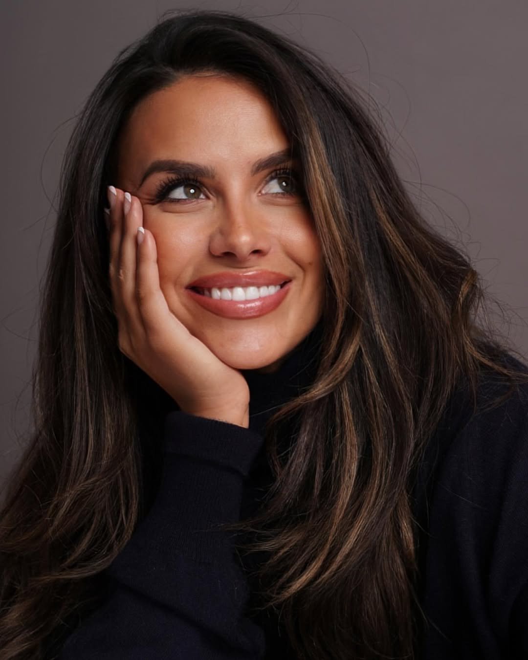 Chân dung nữ thạc sĩ nói 3 thứ tiếng &#39;càn quét&#39; loạt giải thưởng Miss World 2025 - 9