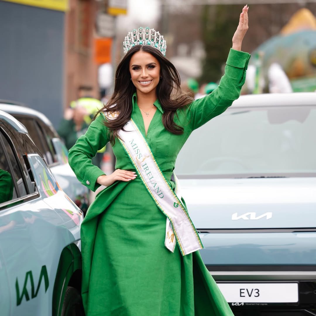 Chân dung nữ thạc sĩ nói 3 thứ tiếng &#39;càn quét&#39; loạt giải thưởng Miss World 2025 - 13