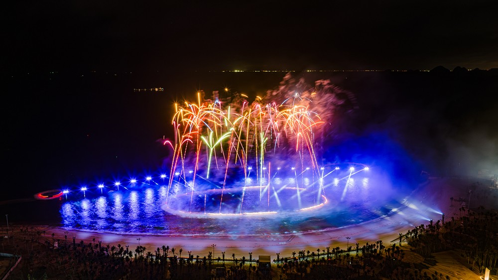 Show diễn đạt kỷ lục chưa từng có tiền lệ trên thế giới khai màn tối 30/5