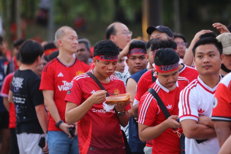 Trực tiếp bóng đá Ngôi sao Đông Nam Á - MU: Maung Maung Lwin ghi bàn, Hoàng Đức vờn Fernandes (Hết giờ) - 6