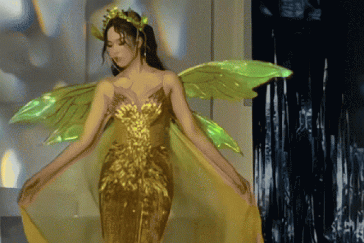Thanh Thủy gặp sự cố trên sàn catwalk
