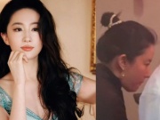 Đời sống Showbiz - "Thần tiên tỉ tỉ" Lưu Diệc Phi xì xụp phở Việt