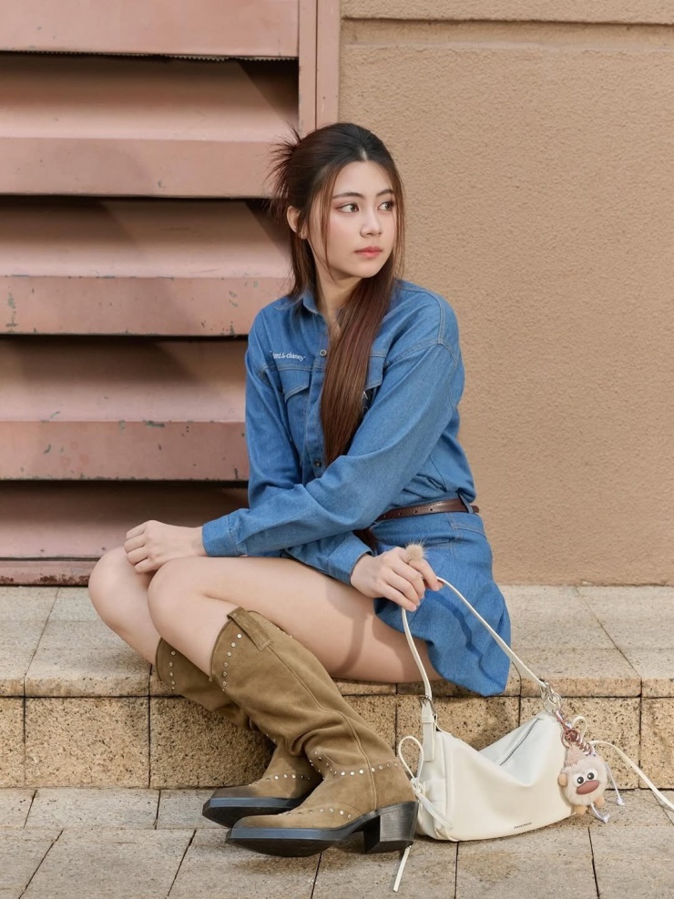 Ở tuổi 17, Hạt Dẻ gây ấn tượng với vẻ ngoài sắc sảo, cá tính.
