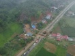 Hiện trường tìm kiếm người đi xe máy rơi ‘hố tử thần’: Lòng hố biến đổi kỳ lạ