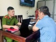 Xác định kẻ vừa đánh tới tấp nữ chủ quán cắt tóc, vừa quát lớn "mi xúc phạm bồ tau"