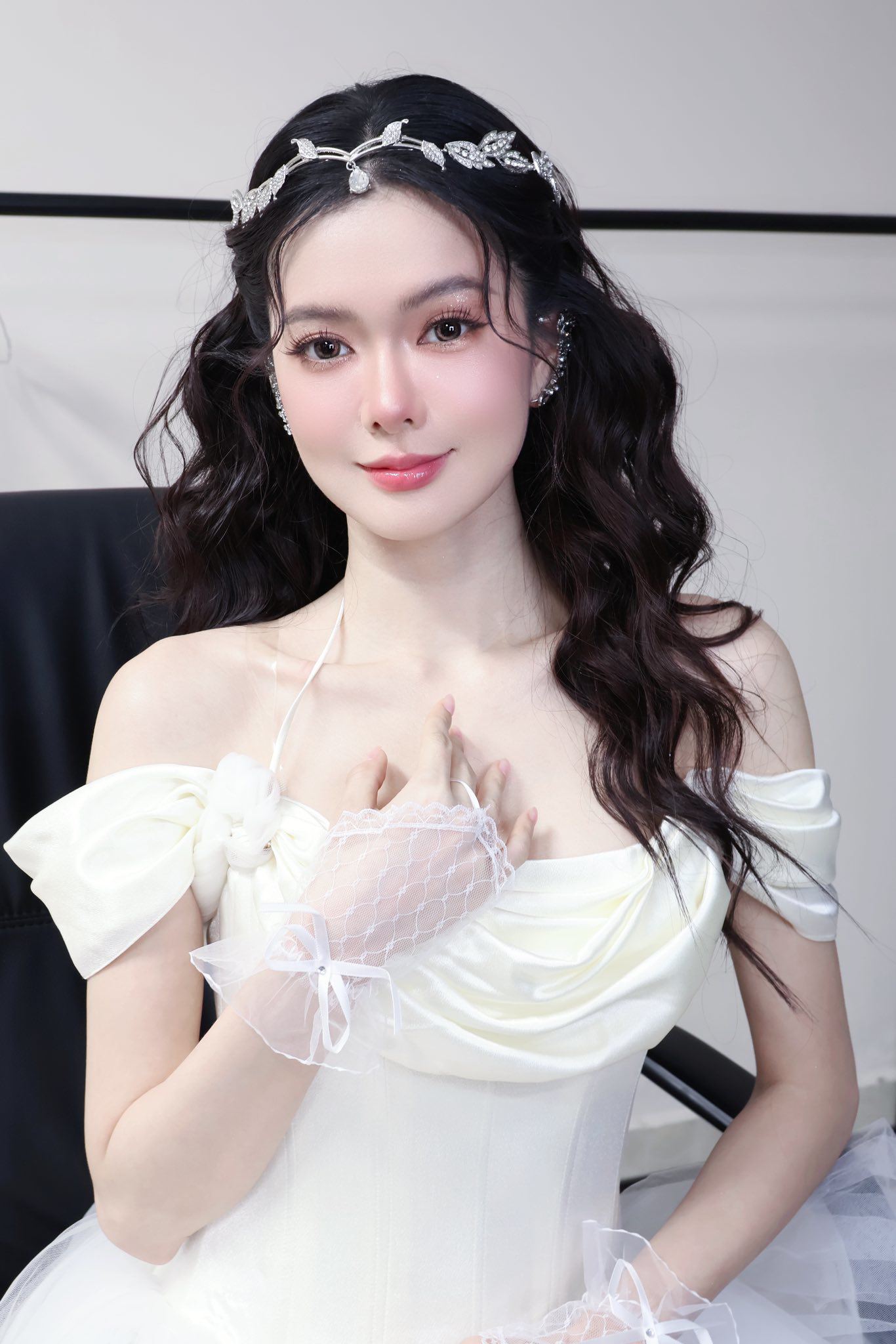 Bật mí cô gái xinh như mộng được Soobin nắm tay trên sân khấu - 1