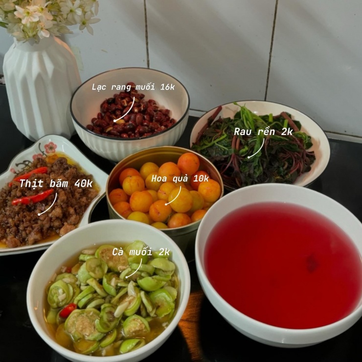 Cô gái ở Hà Nội chia sẻ mâm cơm từ 4 món chỉ 18.000 đồng/người gây tranh cãi - 2