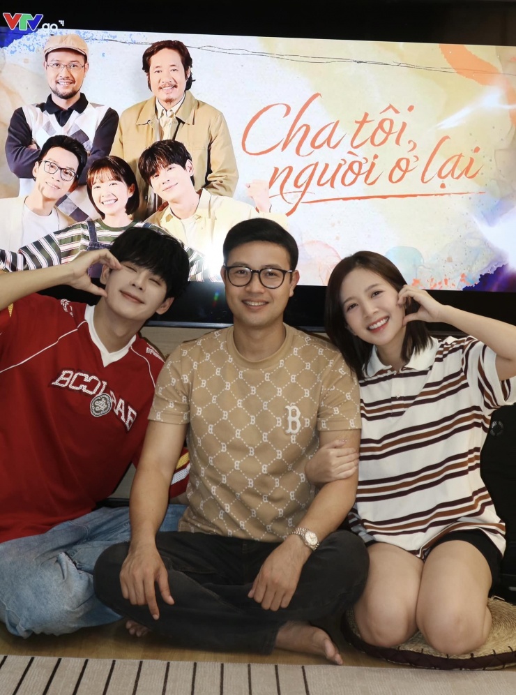 Thái Sơn cùng Thái Vũ và Ngọc Huyền hội ngộ cùng xem tập cuối "Cha tôi người ở lại". Ảnh: FBNV