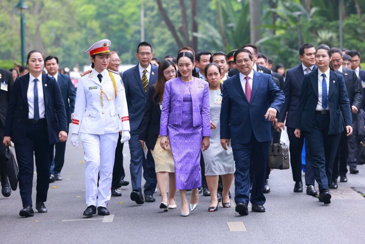 Đây là lần đầu tiên Bộ Tư lệnh Cảnh vệ triển khai đội hình sĩ quan tiếp cận đều là cán bộ nữ. Ảnh: Bộ Công an