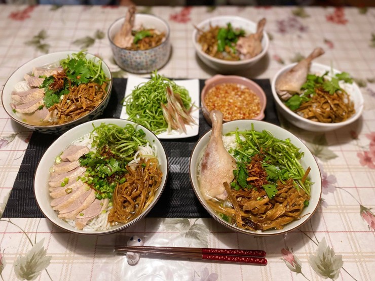 Thịt vịt là nguyên liệu chế biến nhiều món ăn hấp dẫn. Ảnh: Xuân Kiều Kado