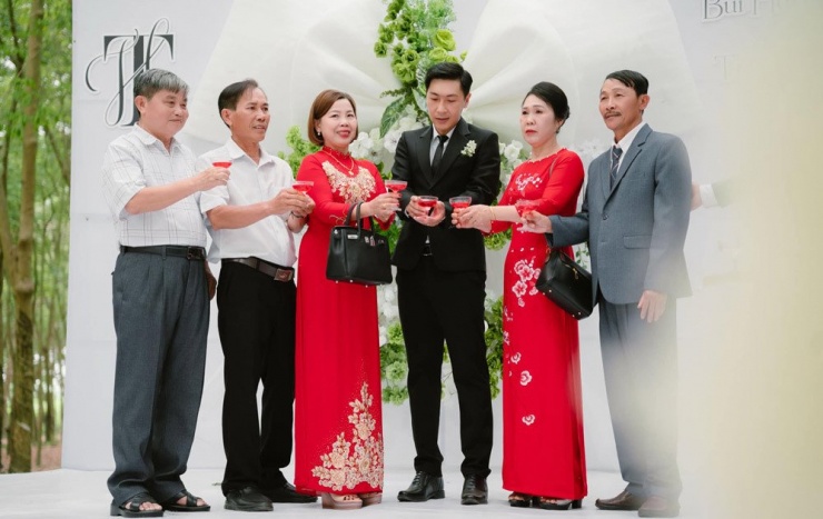 Đám cưới vắng cô dâu, chú rể Đắk Lắk một mình làm lễ khiến hai họ thương cảm - 1