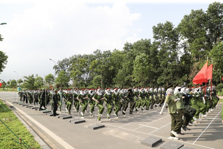 Người lính trẻ rèn luyện dưới nắng Hòa Lạc, sẵn sàng cho Lễ diễu binh A80 - 12