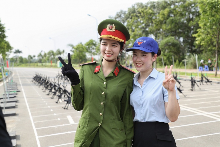 Người lính trẻ rèn luyện dưới nắng Hòa Lạc, sẵn sàng cho Lễ diễu binh A80 - 19