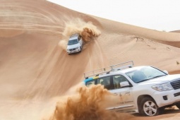 Khách Việt kể trải nghiệm vượt sa mạc 'phê mà không sợ' ở Dubai