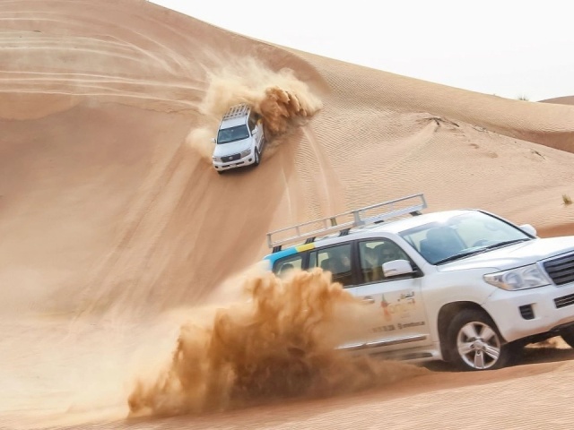 Khách Việt kể trải nghiệm vượt sa mạc “phê mà không sợ“ ở Dubai