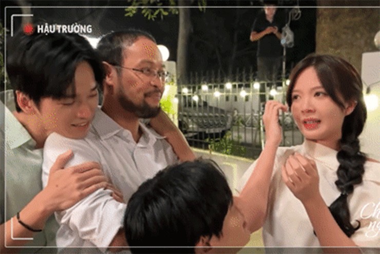 Hình ảnh không có trên sóng ở tập cuối ' Cha tôi người ở lại ' , diễn viên khóc nấc