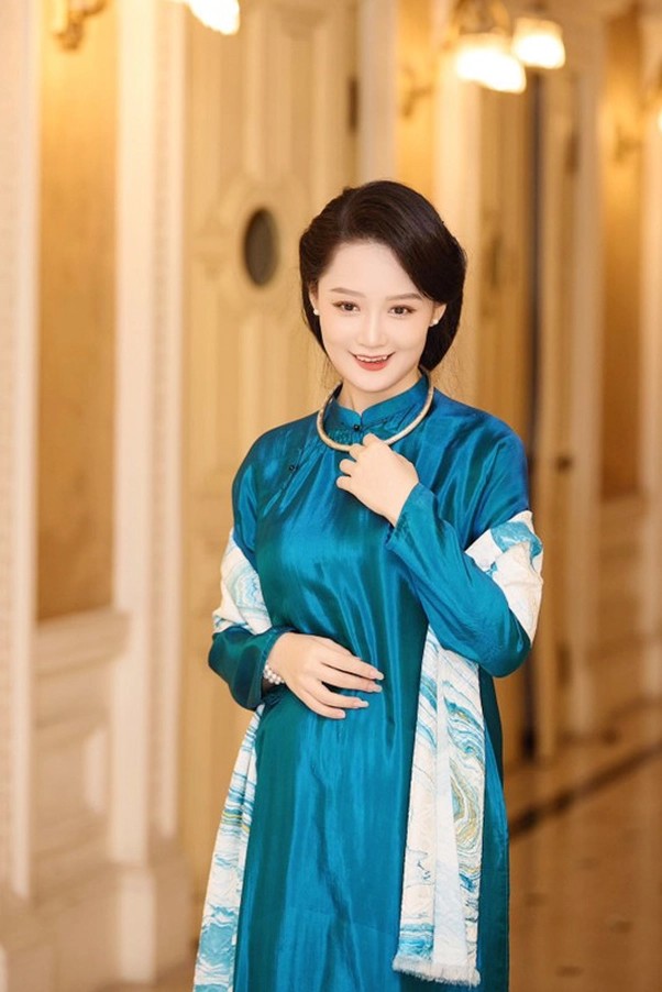 "BTV trẻ nhất Thời sự 19h" xuất hiện xinh đẹp sau sinh con - 4