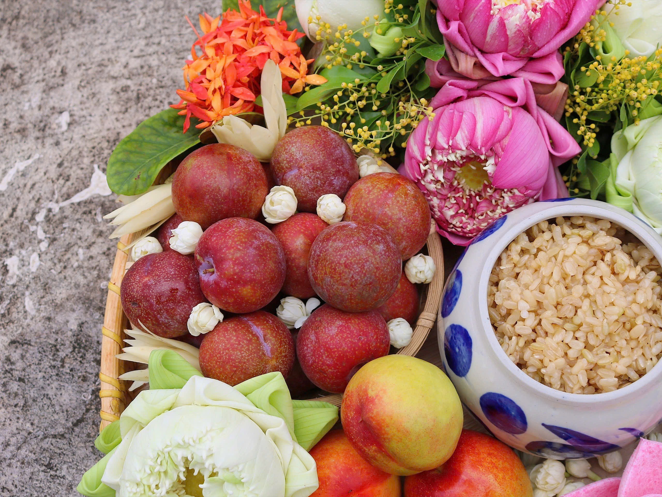 Chiêm ngưỡng mâm cúng Tết Đoan Ngọ &#39;đẹp như tranh&#39; của mẹ đảm Hà thành: Gói trọn hồn Việt trong từng lễ vật - 4