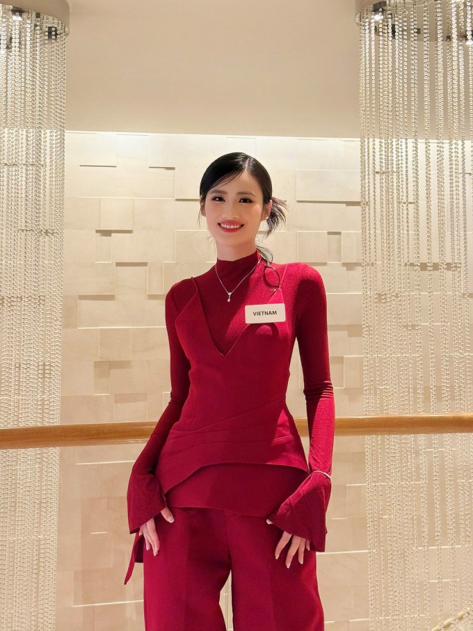 Ý Nhi trong ngày thứ 17 thi Miss World, hôm 23/5.
