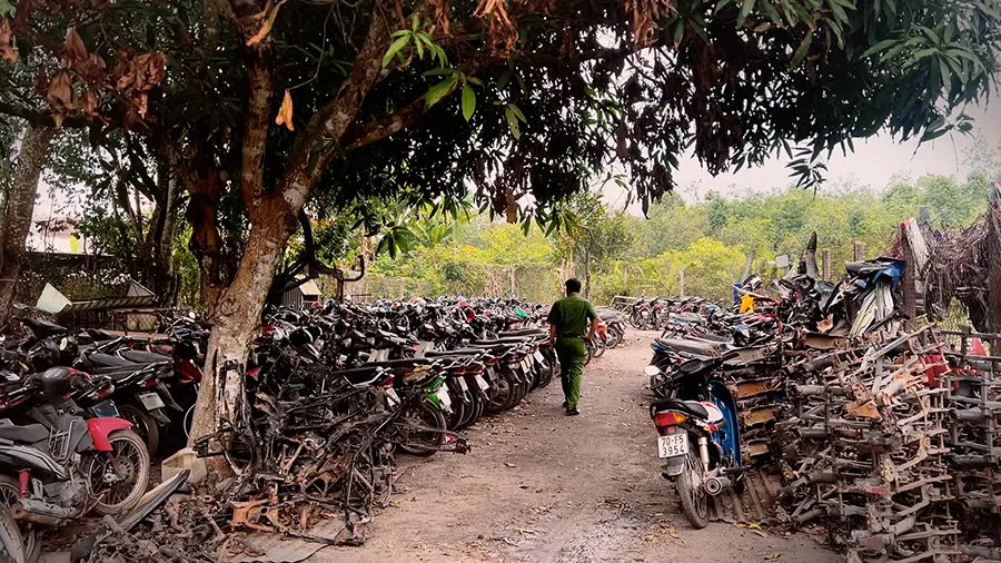 Hàng ngàn chiếc xe không giấy tờ trong tiệm của ông Lâm.