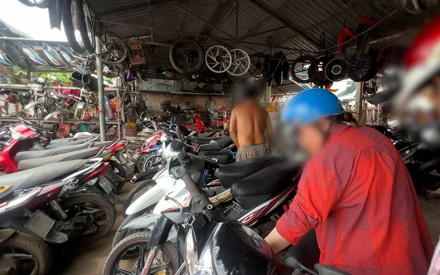 Việc mua bán xe theo kiểu trao tiền, giao xe mà không có bất kỳ giấy tờ nào.