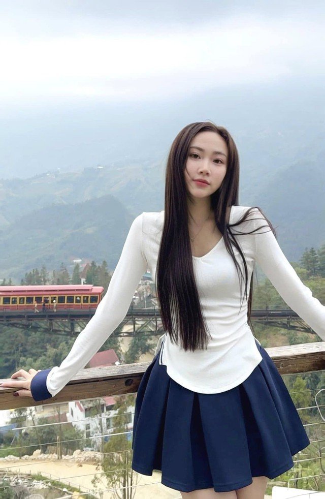 Đúng như thế hệ gen Z của mình, Mai Huê ngoài đời có phong cách thời trang hiện đại trẻ trung.