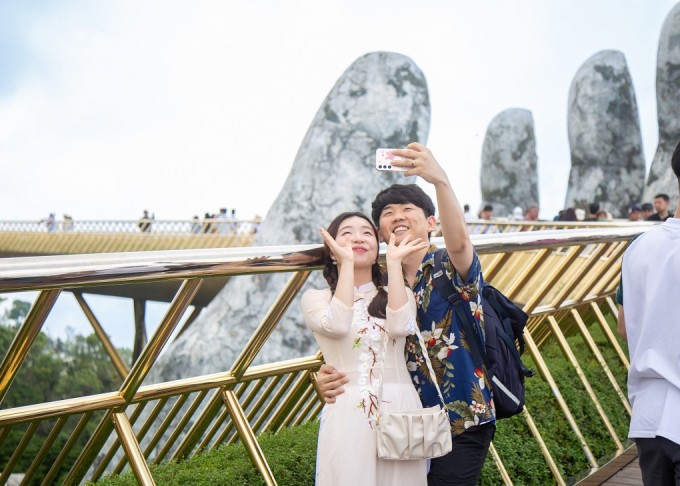 Du khách nước ngoài đến Ba Na Hills. Ảnh: Hoàng Dương