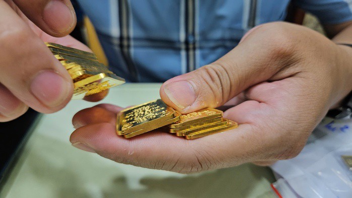 Giá vàng miếng SJC rớt mạnh trong sáng nay