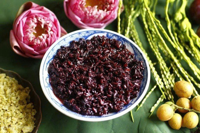 Rượu nếp cẩm chứa chất chống oxy hóa anthocyanin giúp giảm nguy cơ mắc các bệnh mạn tính.