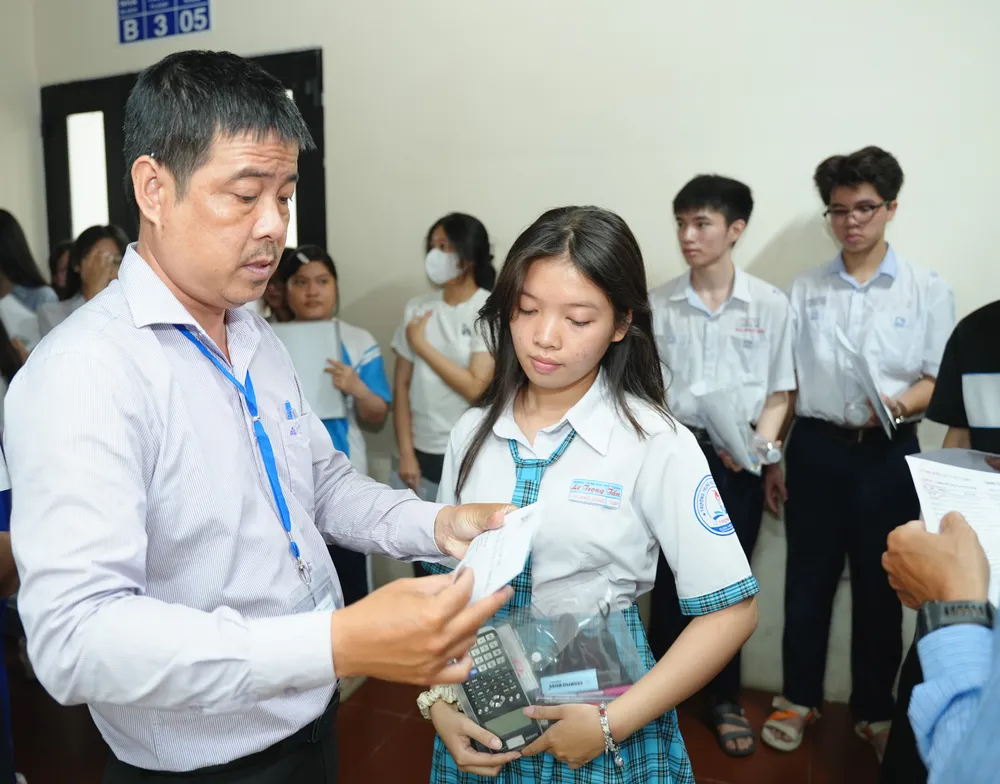 Thí sinh thi đánh giá năng lực đợt 1 năm 2025 do ĐH Quốc gia TP.HCM tổ chức tại cụm thi Trường ĐH Công Thương TP.HCM. Ảnh: TS