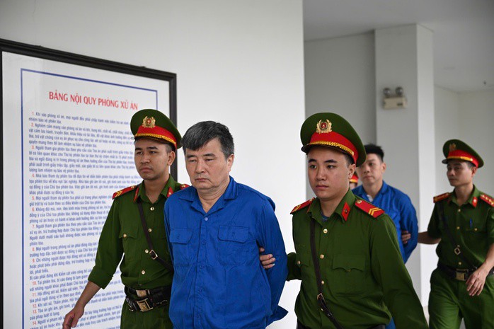 Bị cáo Nguyễn Lộc An được dẫn giải tới phiên toà