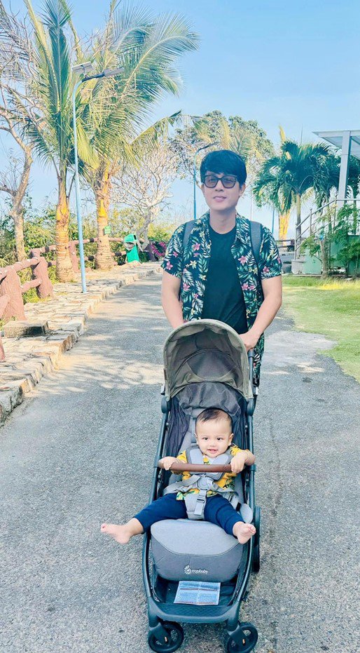 "Hoàng tử mắt hí" sau nhiều năm độc thân, tuổi 43 bất ngờ công khai có bạn gái - 1