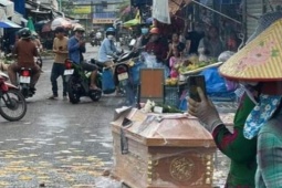 Truy tố nhóm người mang quan tài đòi nợ chủ hụi tại Phan Thiết