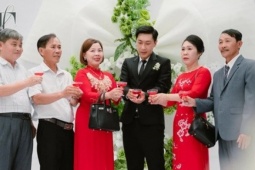Đám cưới vắng cô dâu, chú rể Đắk Lắk một mình làm lễ khiến hai họ thương cảm