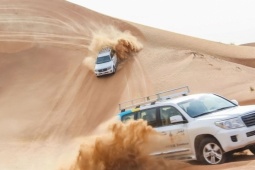 Khách Việt kể trải nghiệm vượt sa mạc  ' phê mà không sợ '  ở Dubai