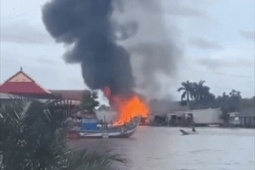 Cháy lớn cây xăng ở Cà Mau
