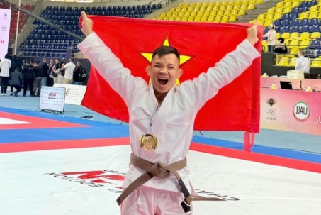 Chuyện thật như đùa: Võ sĩ Thái Lan xin thua luôn khi gặp Hồng Sơn ở jujitsu châu Á
