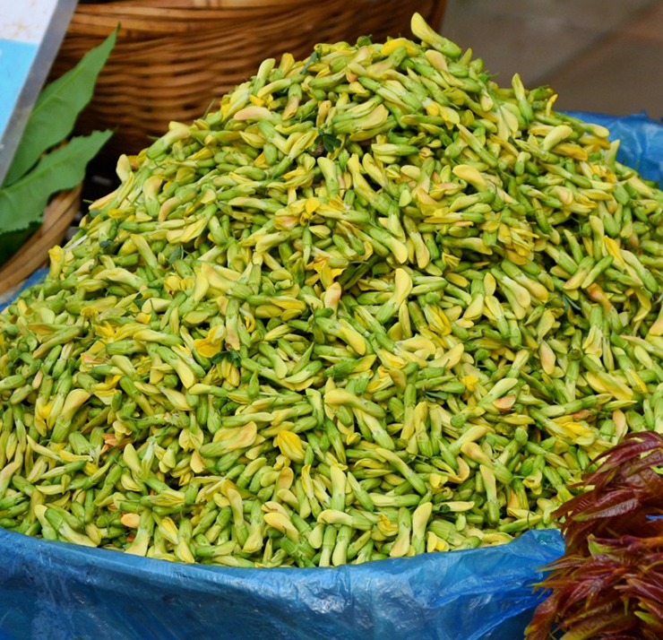 Giá bán hoa đậu chổi&nbsp;khá cao,&nbsp;khoảng 100 NDT/kg, tương đương 360.000đ/kg.
