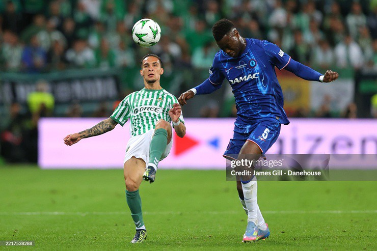 Chelsea thi đấu rời rạc, thiếu gắn kết và hoàn toàn lép vế trước Real Betis trong 45 phút đầu tiên.