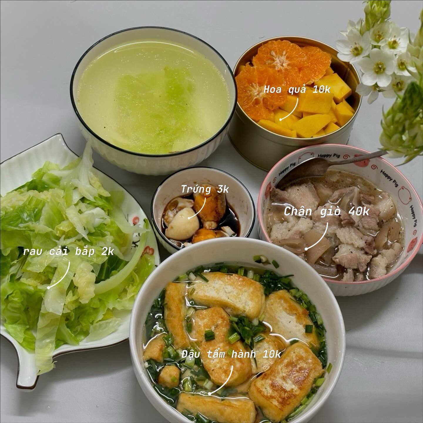 Cô gái ở Hà Nội chia sẻ mâm cơm từ 4 món chỉ 18.000 đồng/người gây tranh cãi - 1