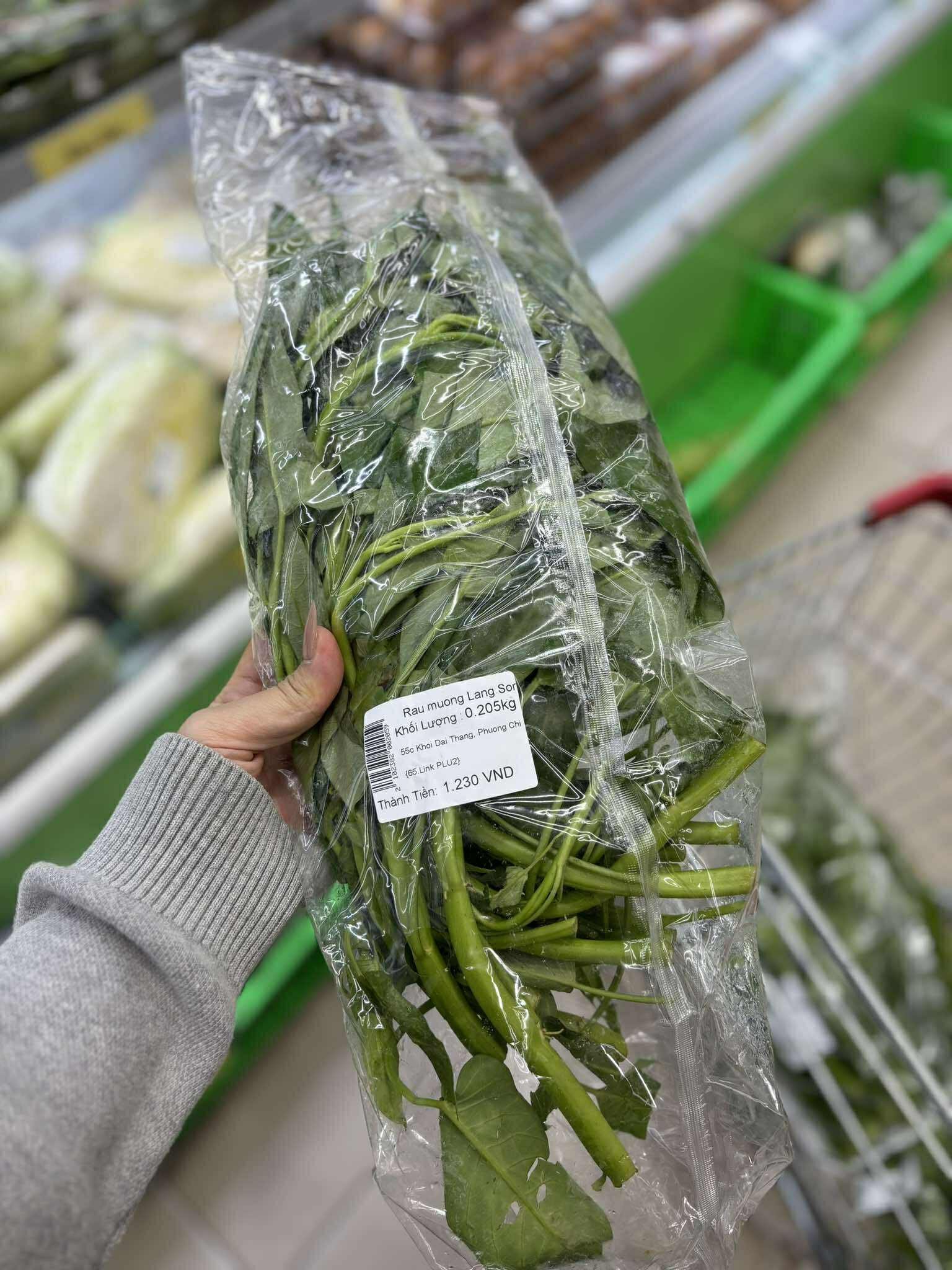 Cô gái ở Hà Nội chia sẻ mâm cơm từ 4 món chỉ 18.000 đồng/người gây tranh cãi - 6