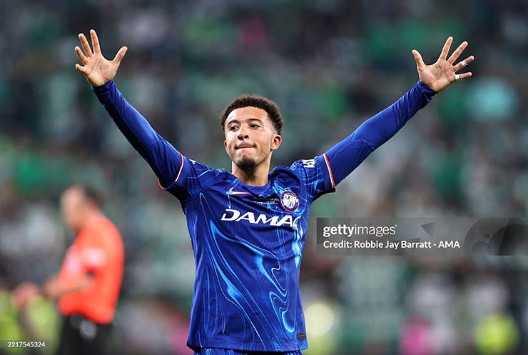 Sancho tỏa sáng trong trận chung kết Conference League