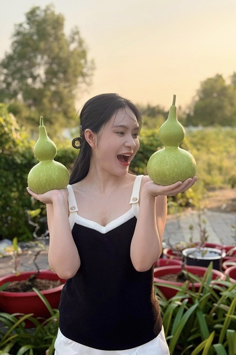 Cuộc sống xa hoa và những ồn ào gây tranh cãi của ca sĩ Đoàn Di Băng - 10