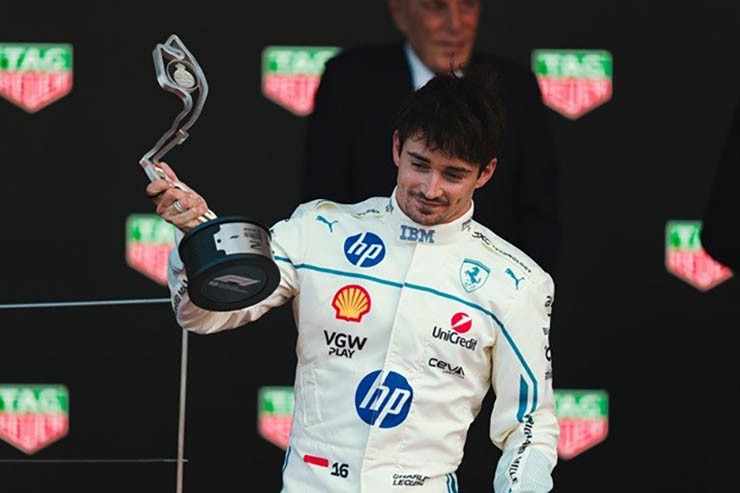 Leclerc có podium đầu tiên năm 2025
